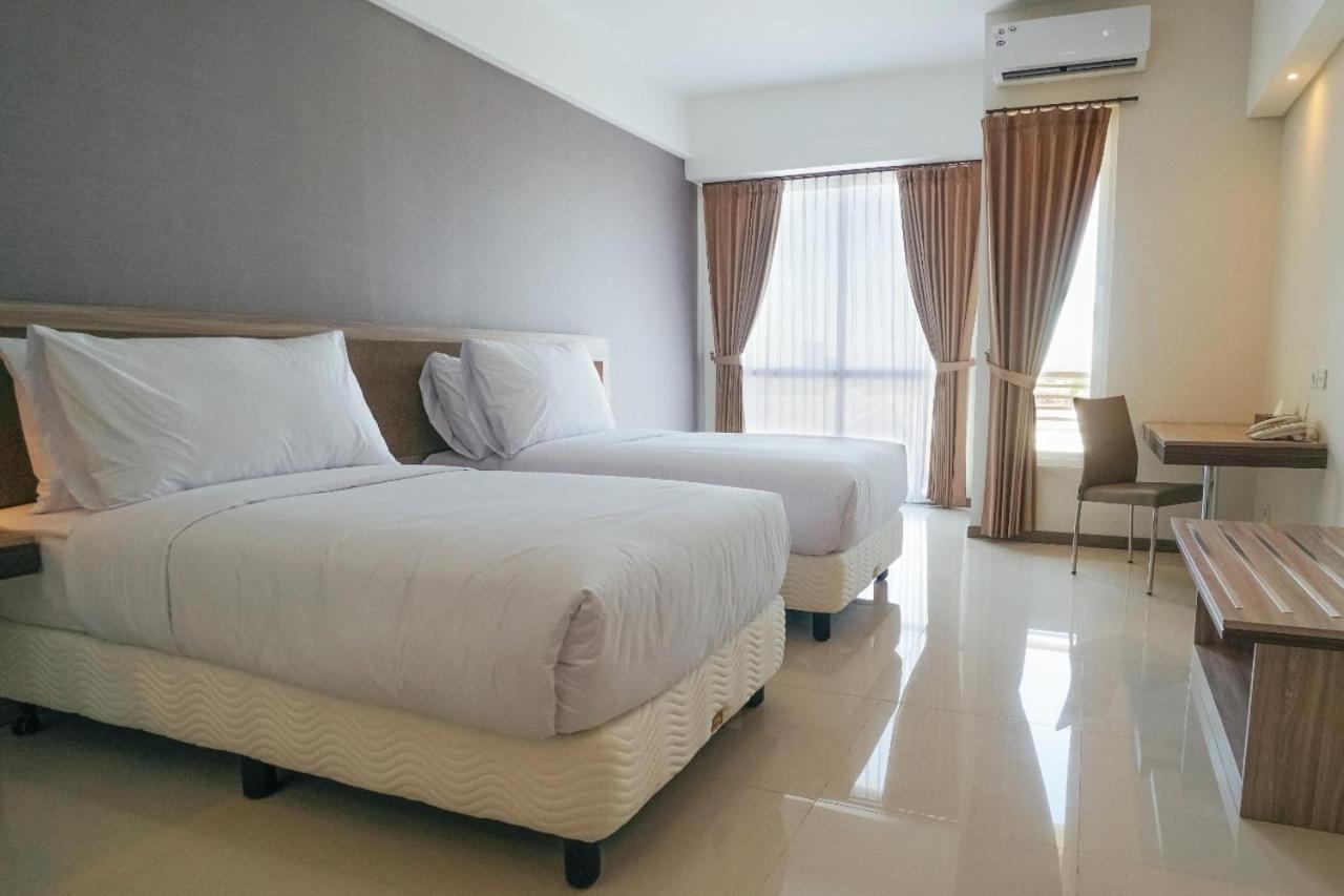 My Tower Hotel Surabaya Esterno foto