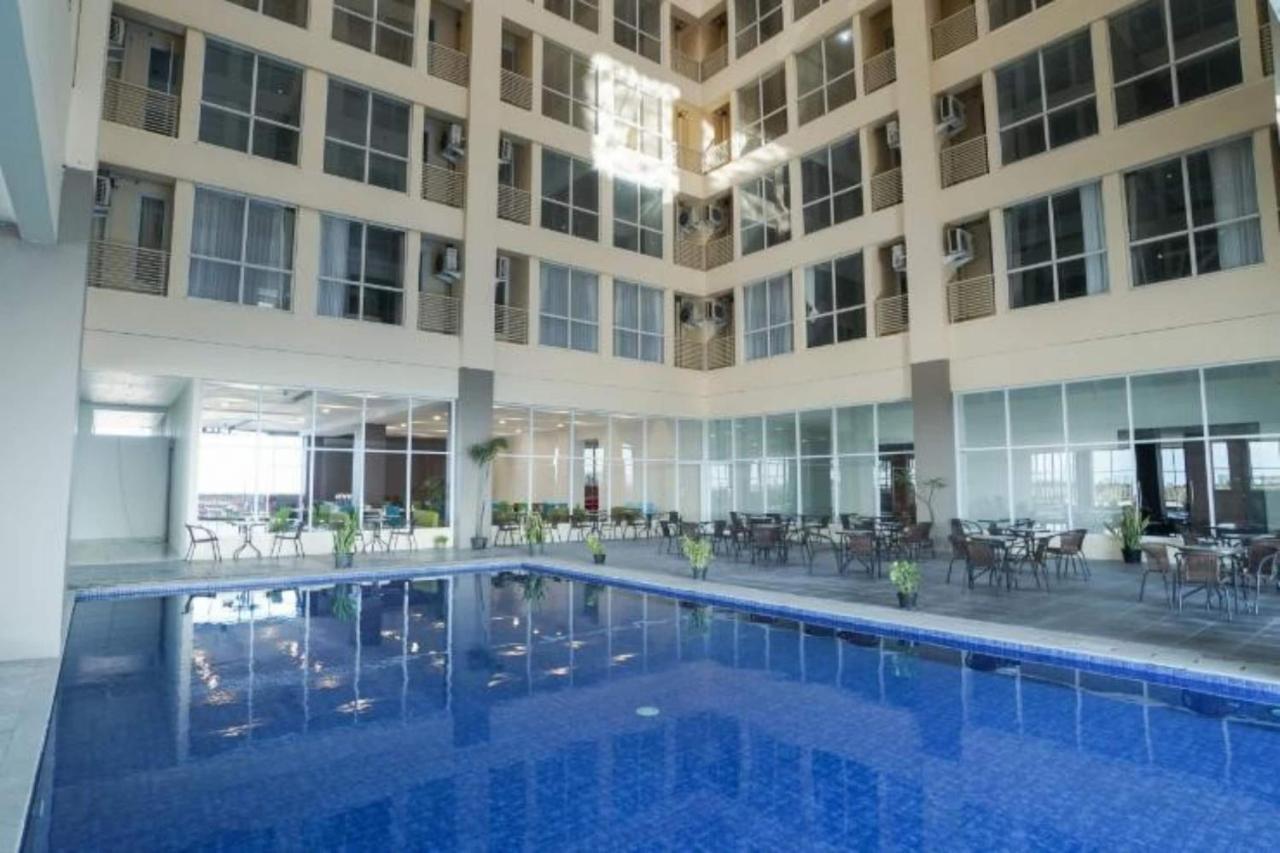 My Tower Hotel Surabaya Esterno foto