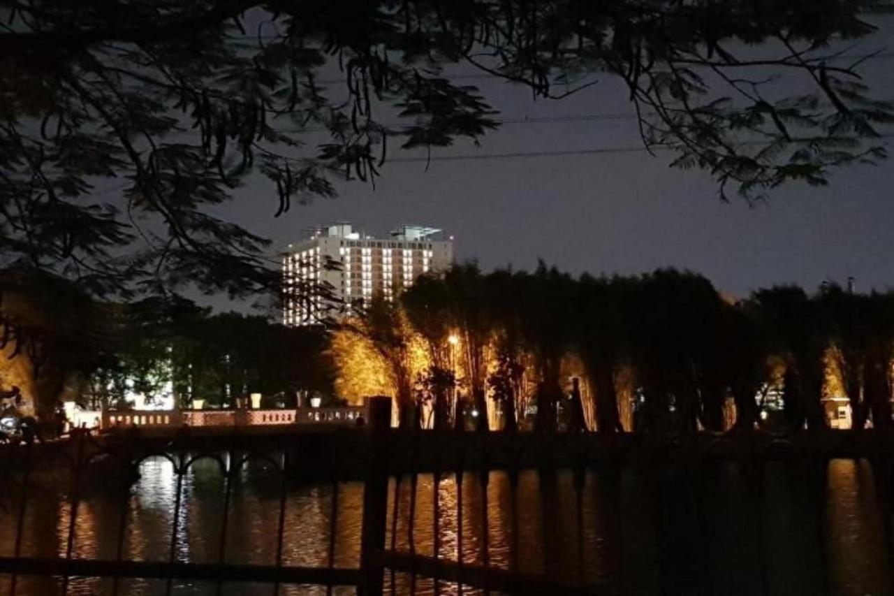 My Tower Hotel Surabaya Esterno foto