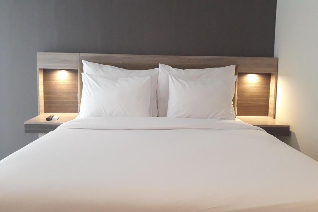 My Tower Hotel Surabaya Esterno foto