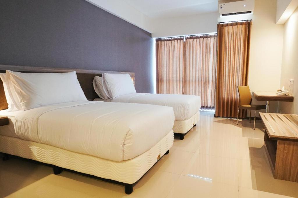 My Tower Hotel Surabaya Esterno foto