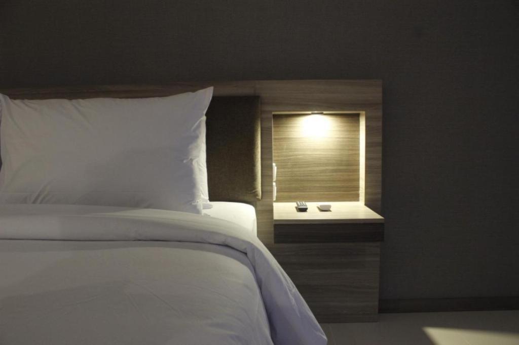 My Tower Hotel Surabaya Esterno foto