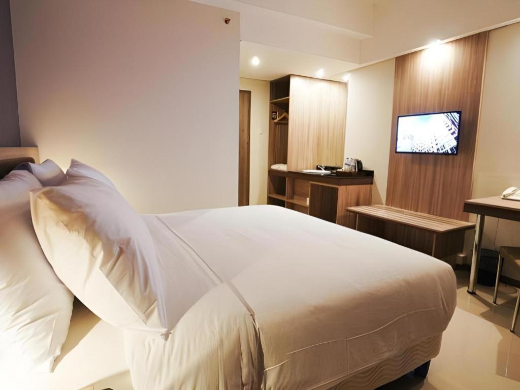 My Tower Hotel Surabaya Esterno foto