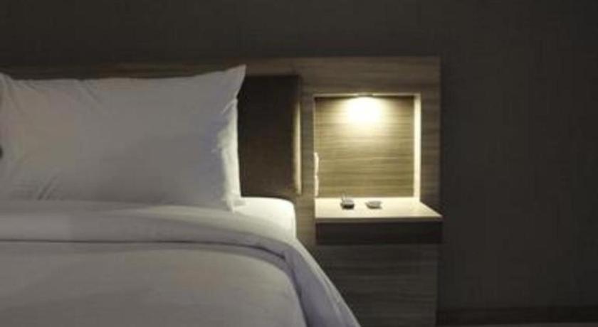 My Tower Hotel Surabaya Esterno foto
