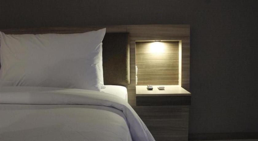 My Tower Hotel Surabaya Esterno foto