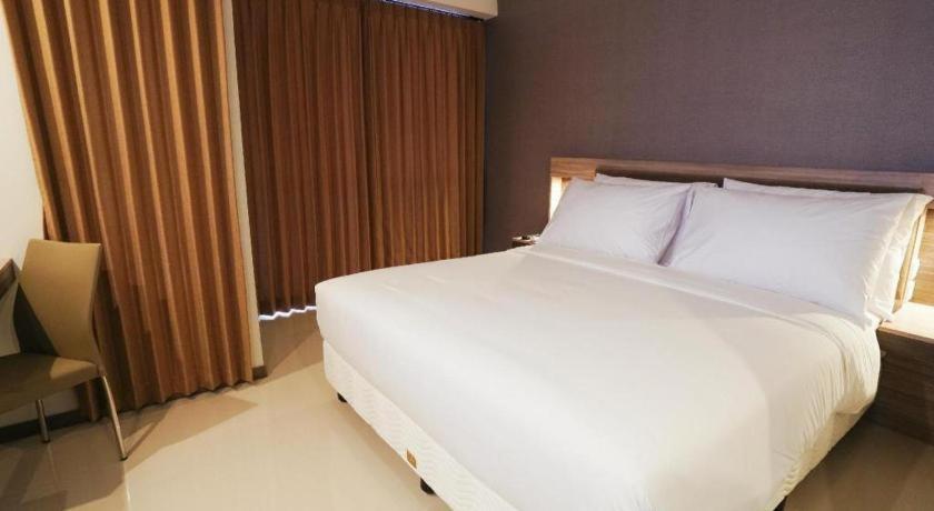 My Tower Hotel Surabaya Esterno foto