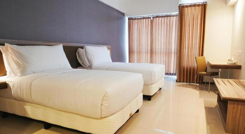 My Tower Hotel Surabaya Esterno foto