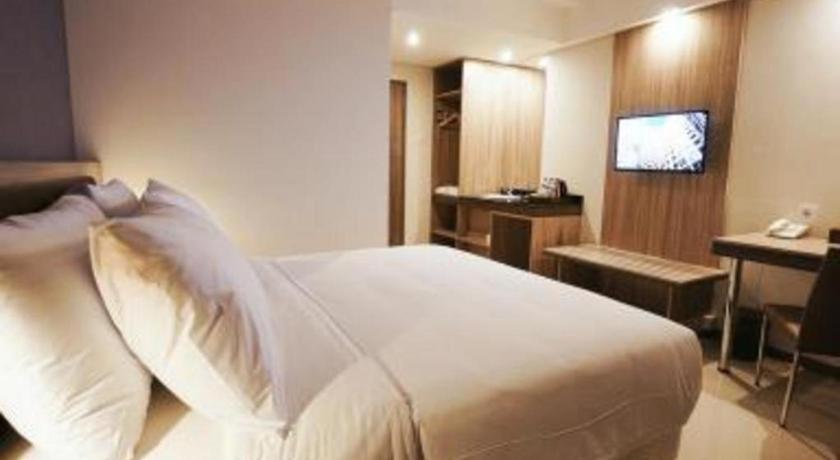 My Tower Hotel Surabaya Esterno foto