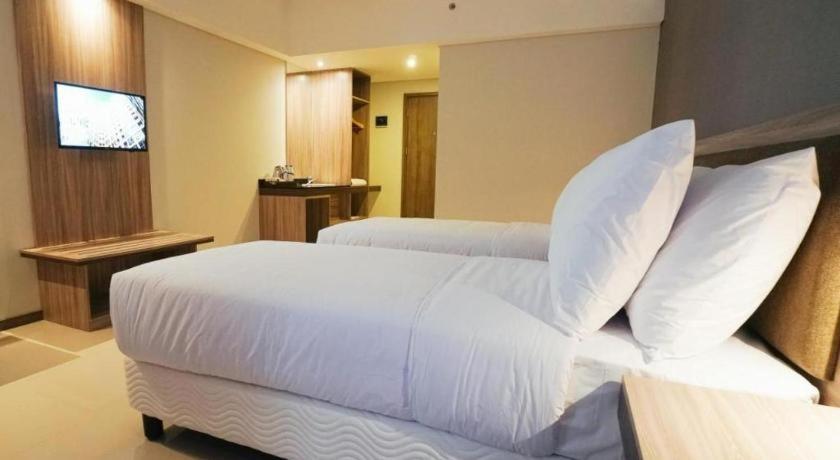 My Tower Hotel Surabaya Esterno foto