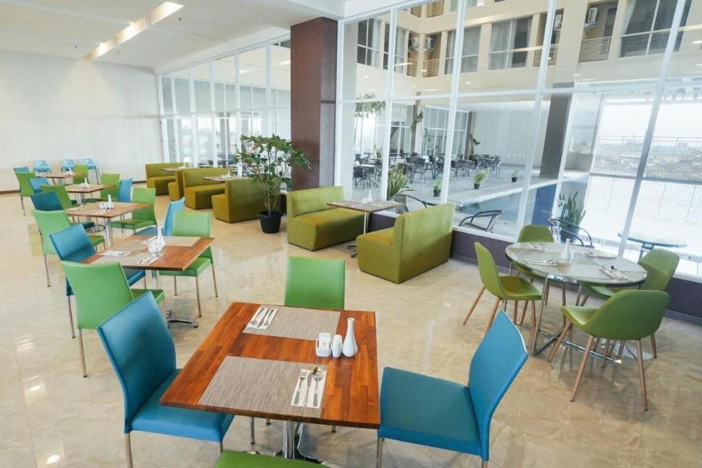 My Tower Hotel Surabaya Esterno foto