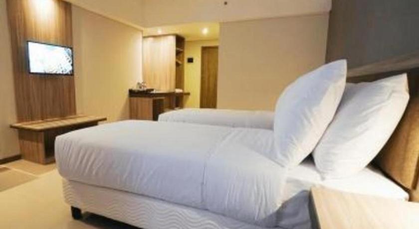 My Tower Hotel Surabaya Esterno foto