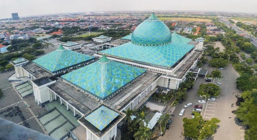My Tower Hotel Surabaya Esterno foto